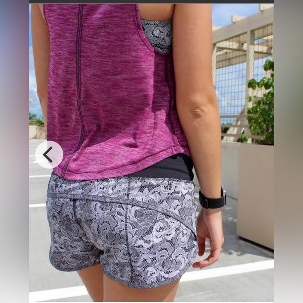 Lululemon Speed  Short (lace) size 6
Florence Speed Short White Black / Black